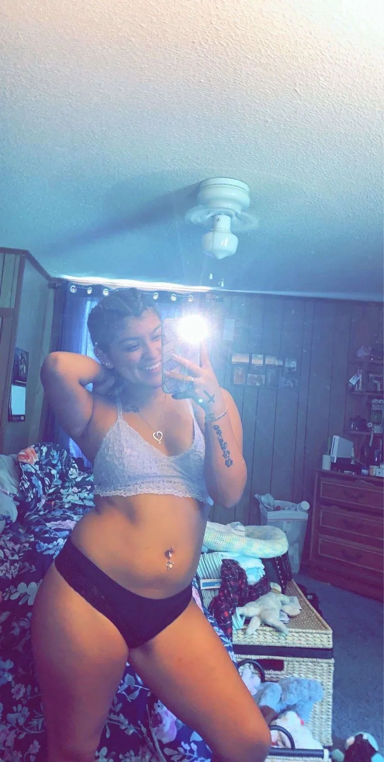 Tiny Latina ex image 6