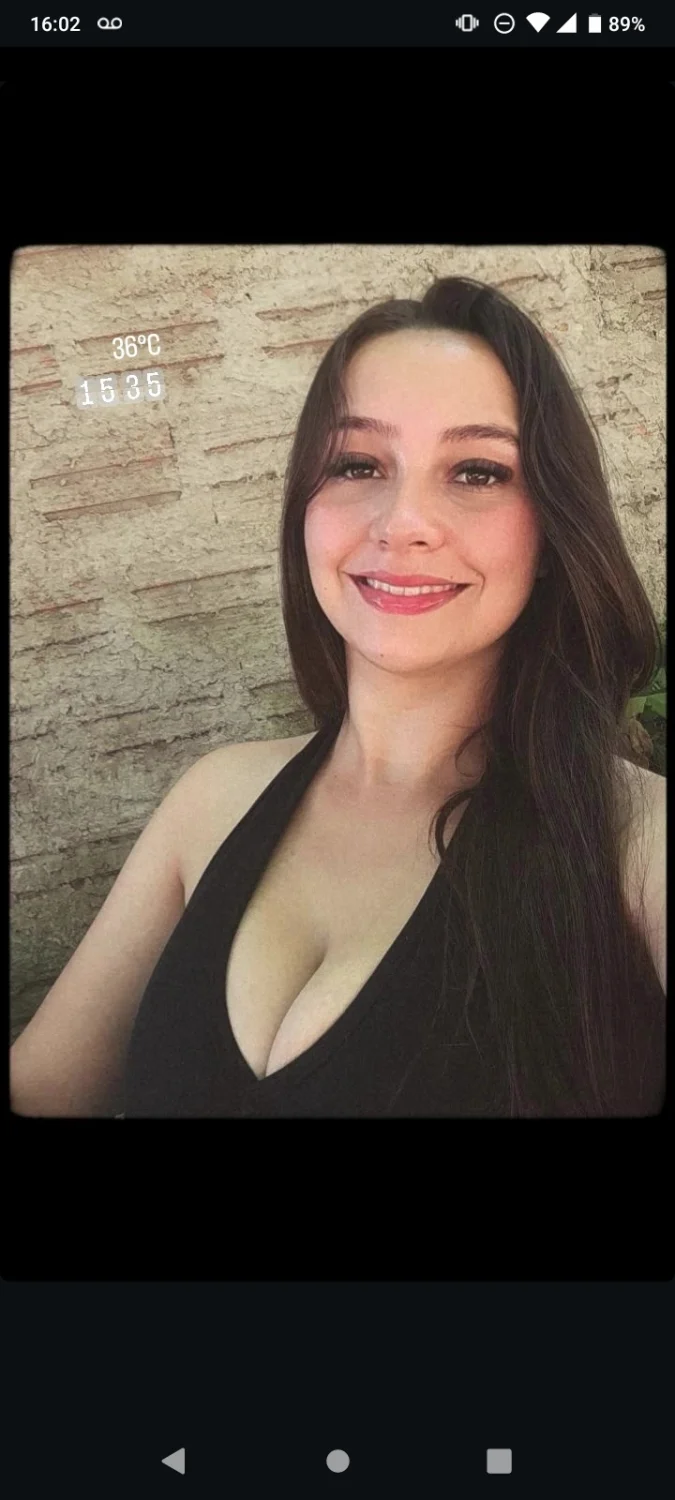 o que vcs acham dessa peituda main image