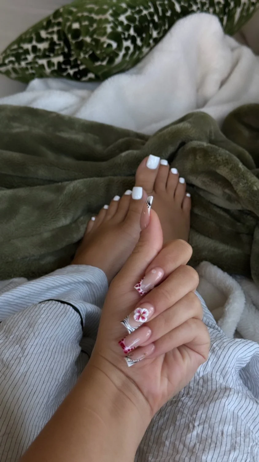 Ash Kash Feet image 2