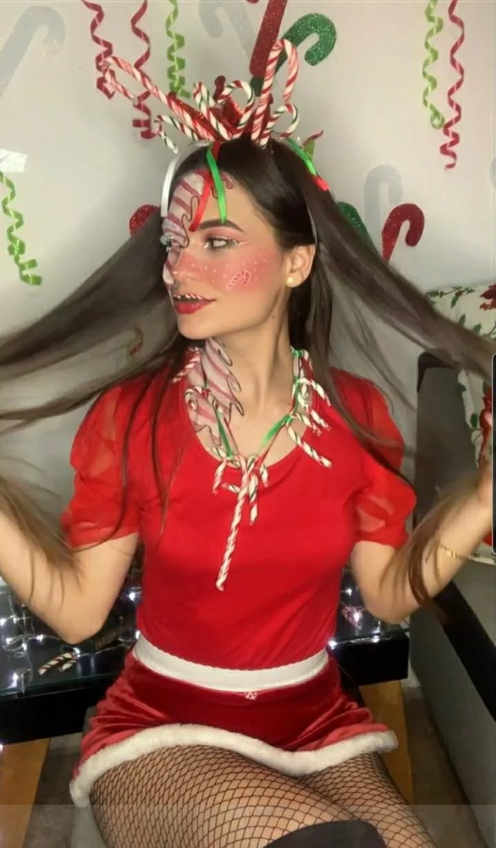TikTok slut image 3