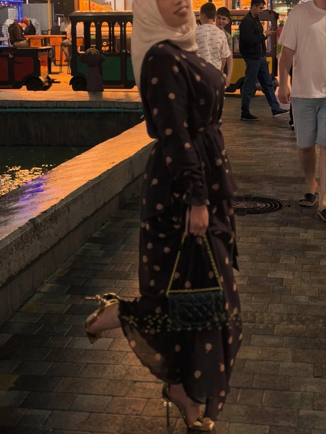 Arab slut love to show her feet. Hijab image 5