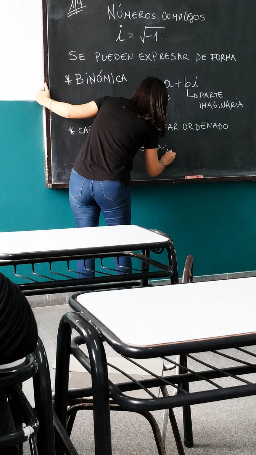 [VOYEUR] Mi profe de matemáticas (2/3) image 3