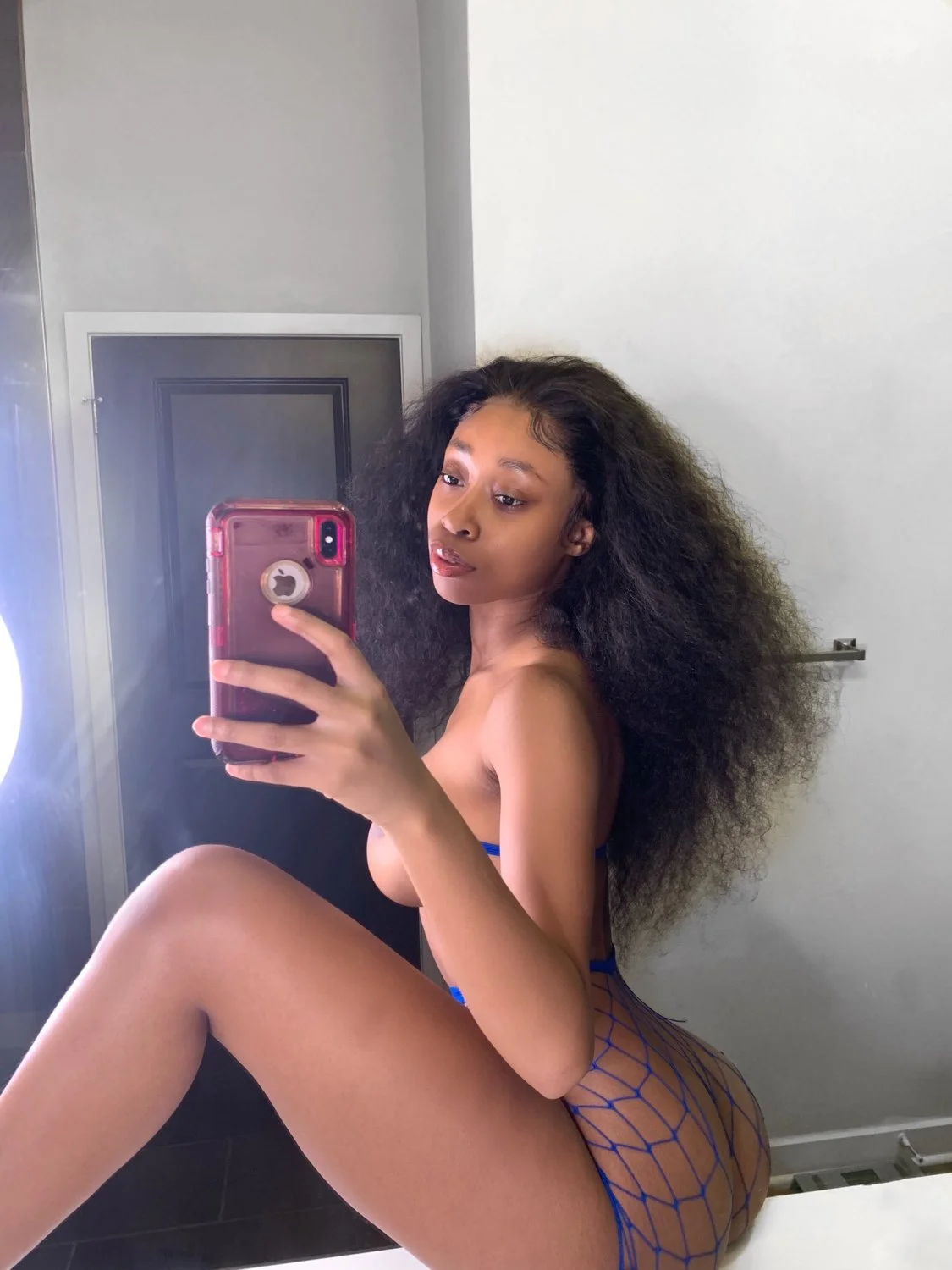 Gorgeous84 image 4