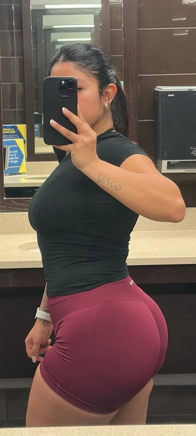 Gym girl leeean.1 i love her ass main image