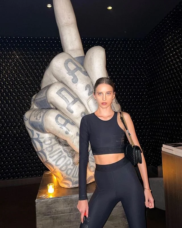 Beautiful model with nice tits - ˥ɐuɐ Λoɹouᴉuɐ image 8