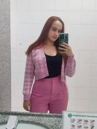Ex vazou fotos da novinha gostosa mostrando a bucetinha e os peitos cover image