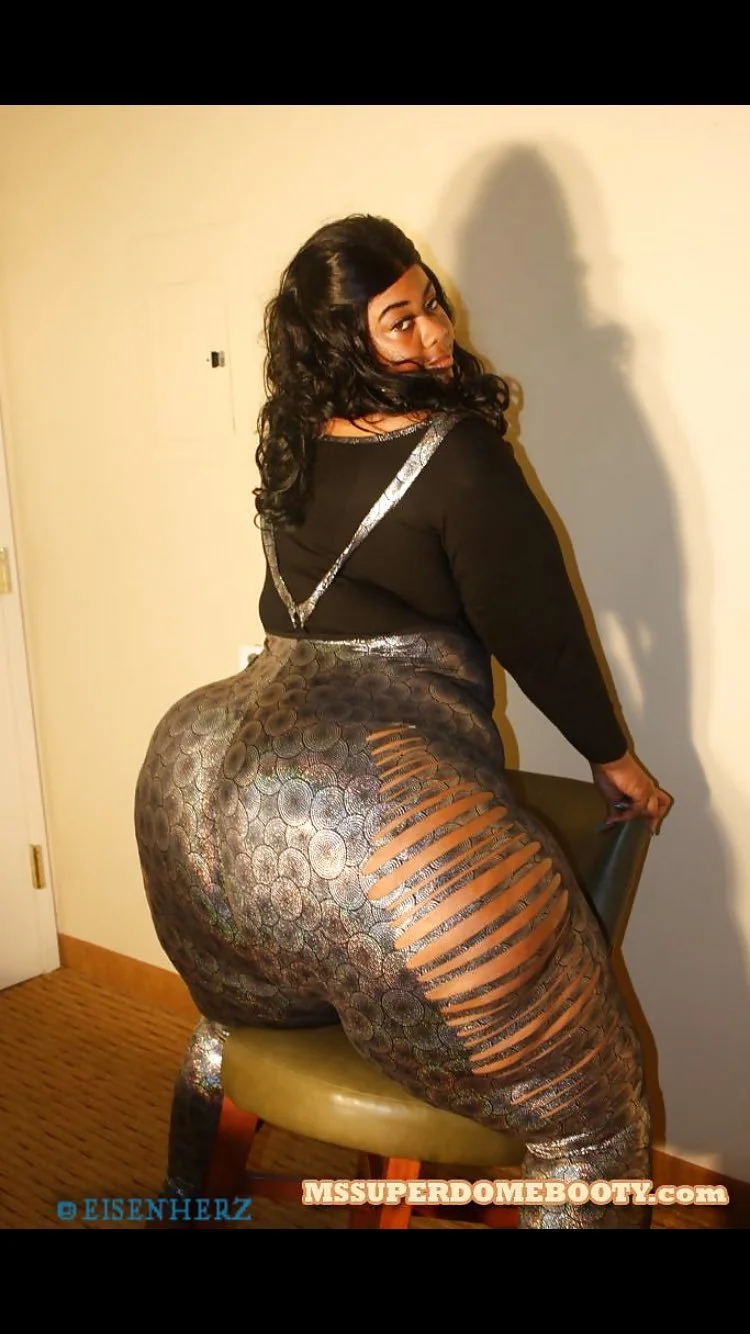 The size of these ASSES!! image 4