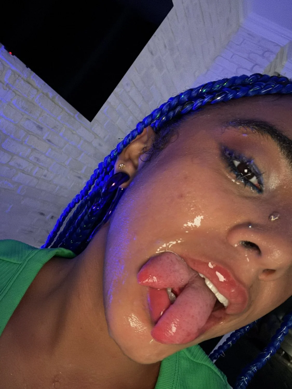 Zerella Skies cum covered image 41