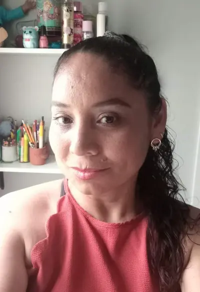 LA PUTA DE MI AMIGA DISFRUTANDO DE UNA VERGA DURA DENTRO DE SU VAGINA ES UNA ADICTA AL SEXO COMO YO cover image