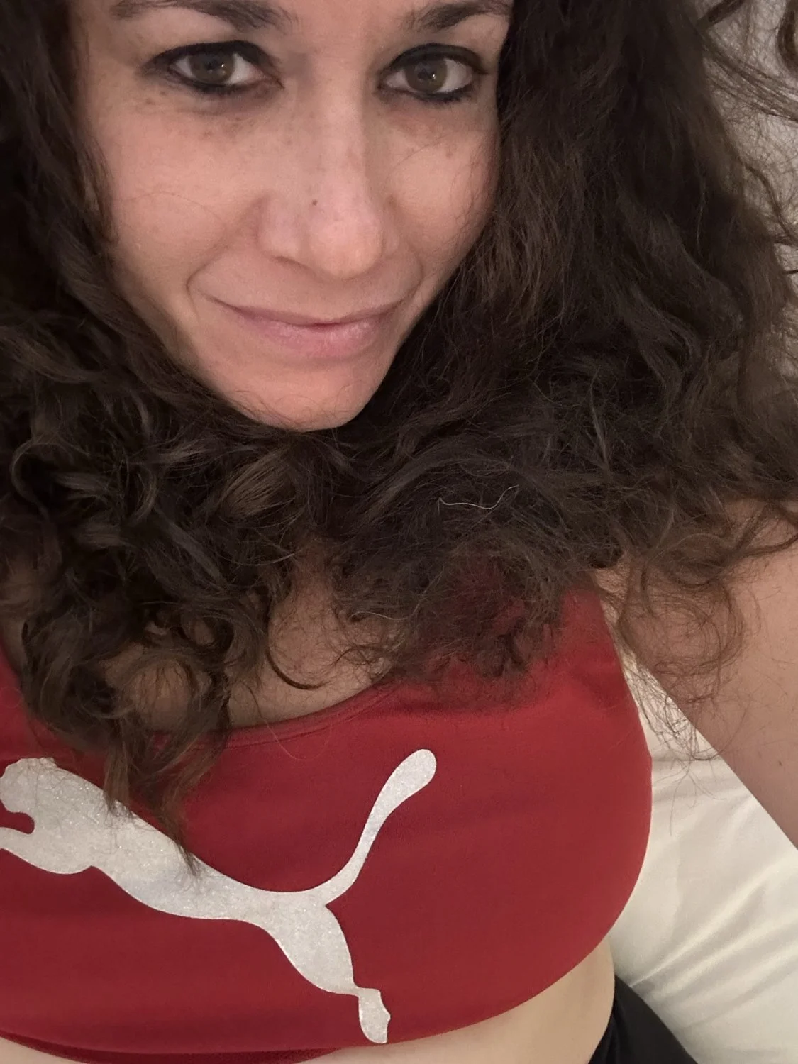 LA Slut Sarah making cocks hard image 17