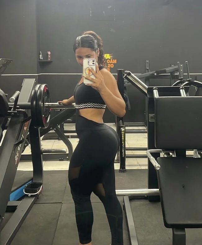 Novinha bucetuda da academia exibida image 5