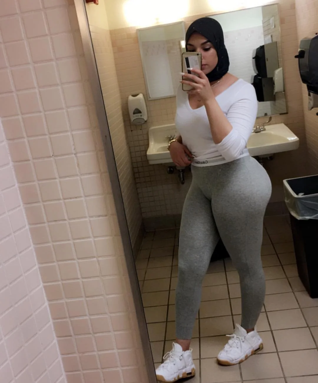 busty 🇩🇿 hijabi loves bbc 🍆 main image