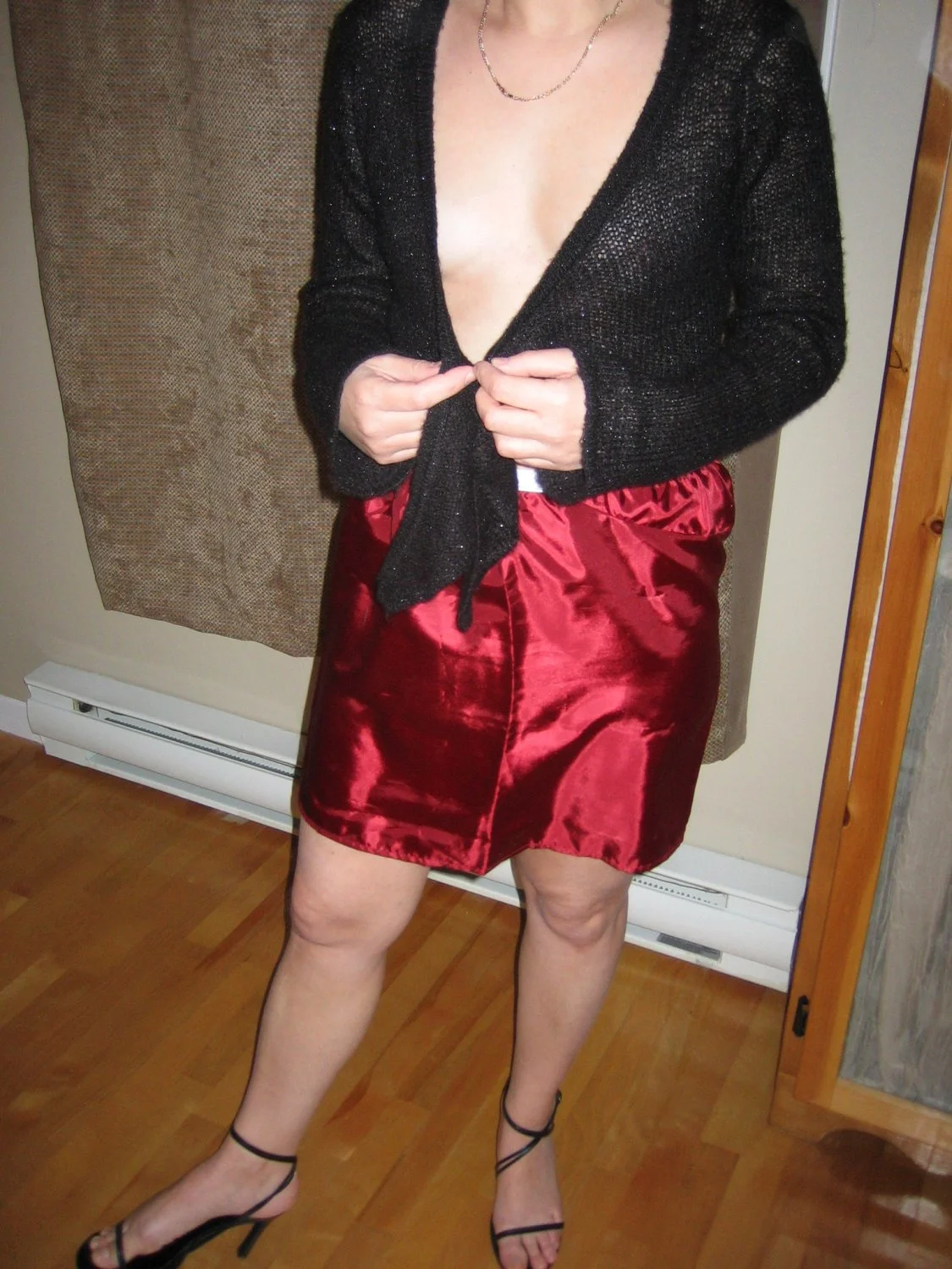 Unaware mom and slut ..... image 3