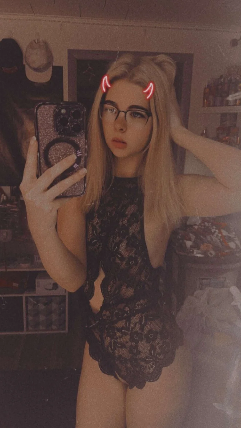 Famous Chatpic Slut Krista want's to be a Webslut image 9