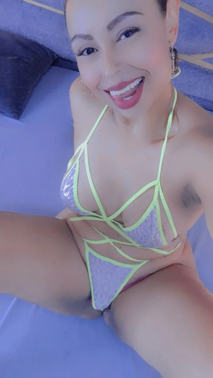 I´m feeling so sexy and horny!My blue page free for a month! https://onlyfans.com/julia_gomesss main image