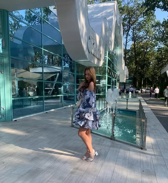 Sexy heel feet of cute girl image 4