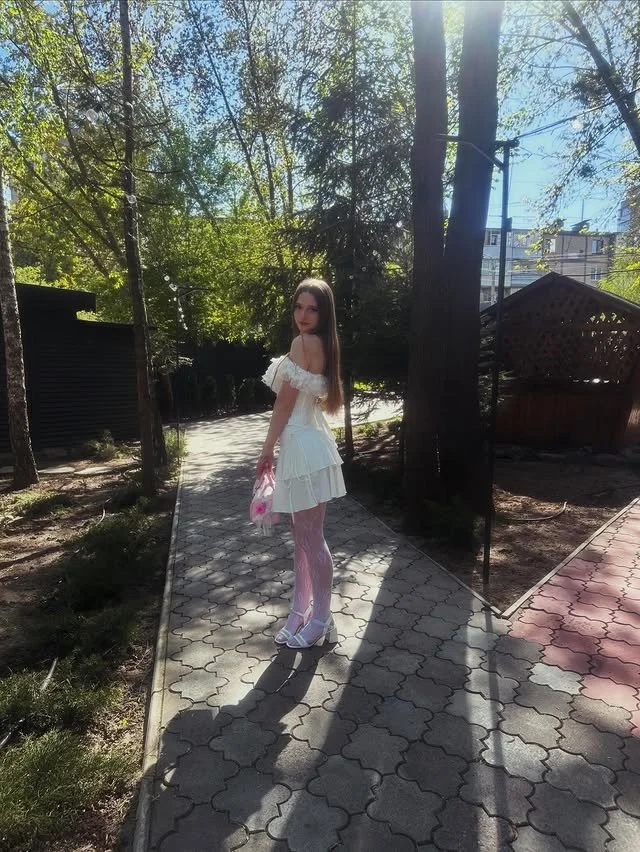 Sexy heel feet of cute girl image 7