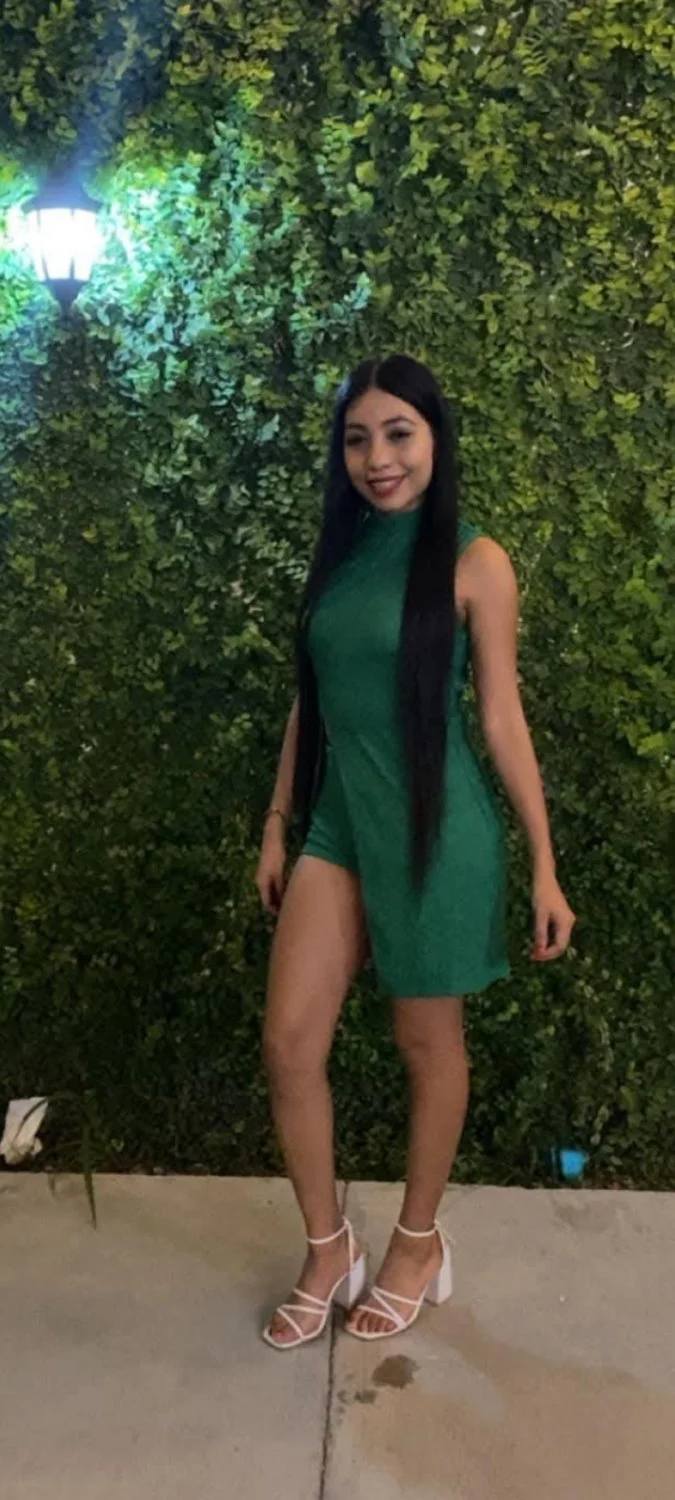 Hermosa girl con falda cruzada y sexy image 15