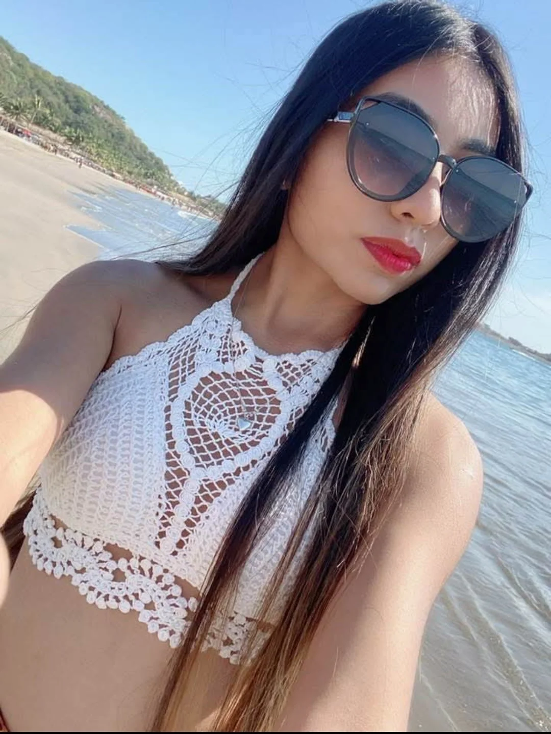 Hermosa girl con falda cruzada y sexy image 4
