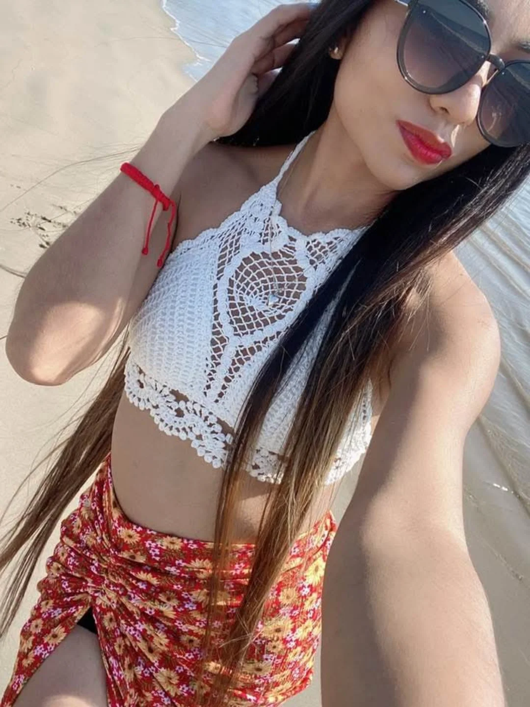 Hermosa girl con falda cruzada y sexy image 5