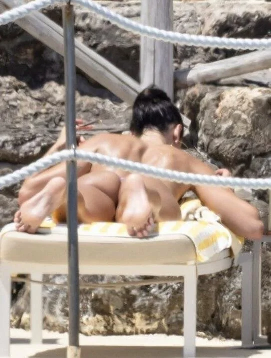 Dua Lipa image 2