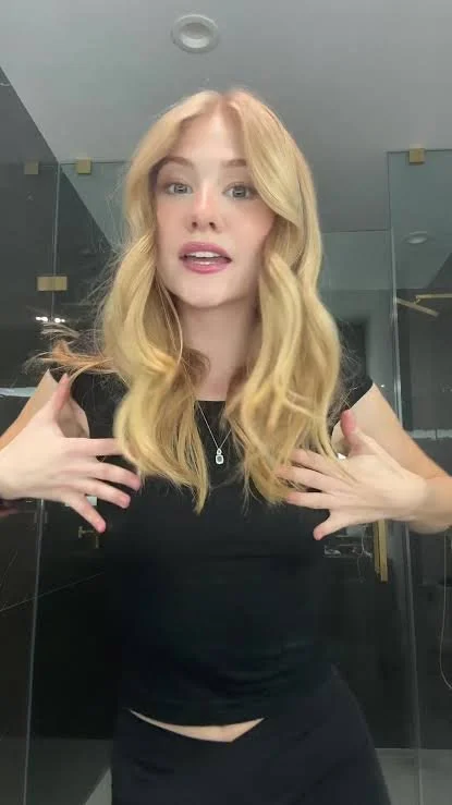 Perfect Blonde tries 2 cam 4 💵 image 2
