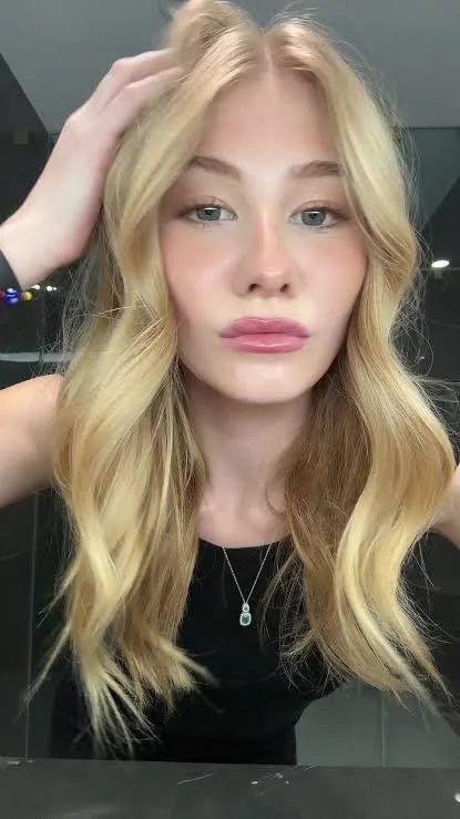 Perfect Blonde tries 2 cam 4 💵 image 3