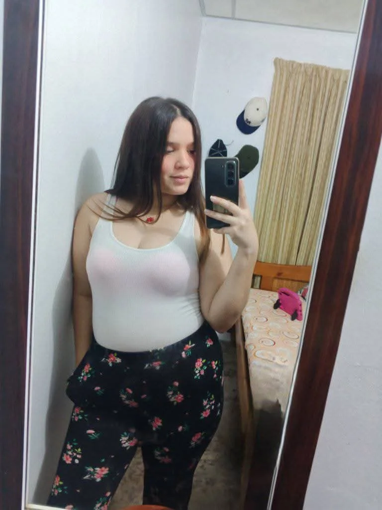Necesito material de ella si alguien tiene o la conoce es venezolana image 3