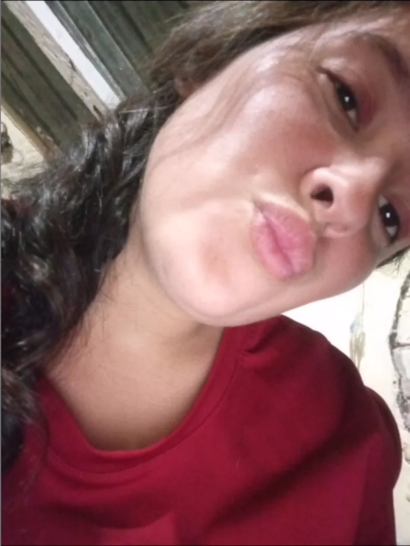 Perla desperate for dollars and desperate for a new phone image 4