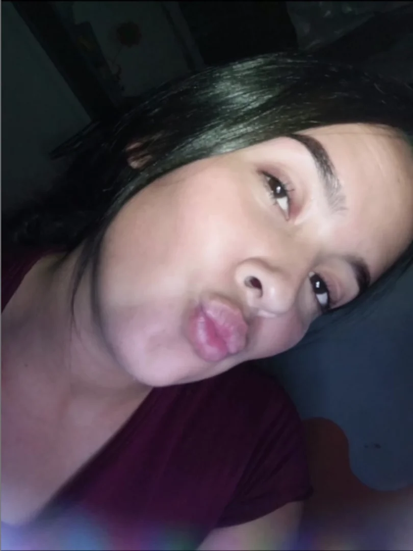 Perla desperate for dollars and desperate for a new phone image 6