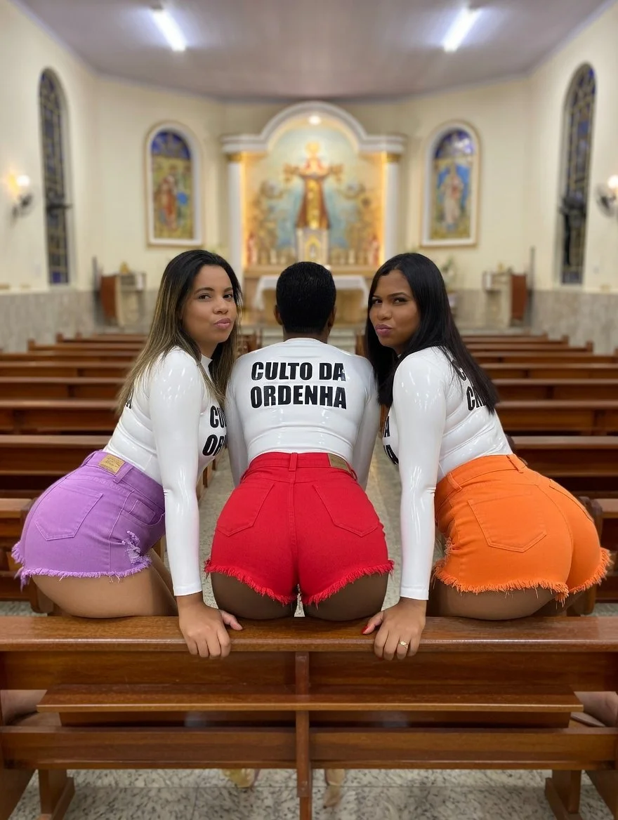 Milf negra e suas duas filhas no culto da ordenha. Parte 1. TABOO - AI - IA - CHURCH image 32