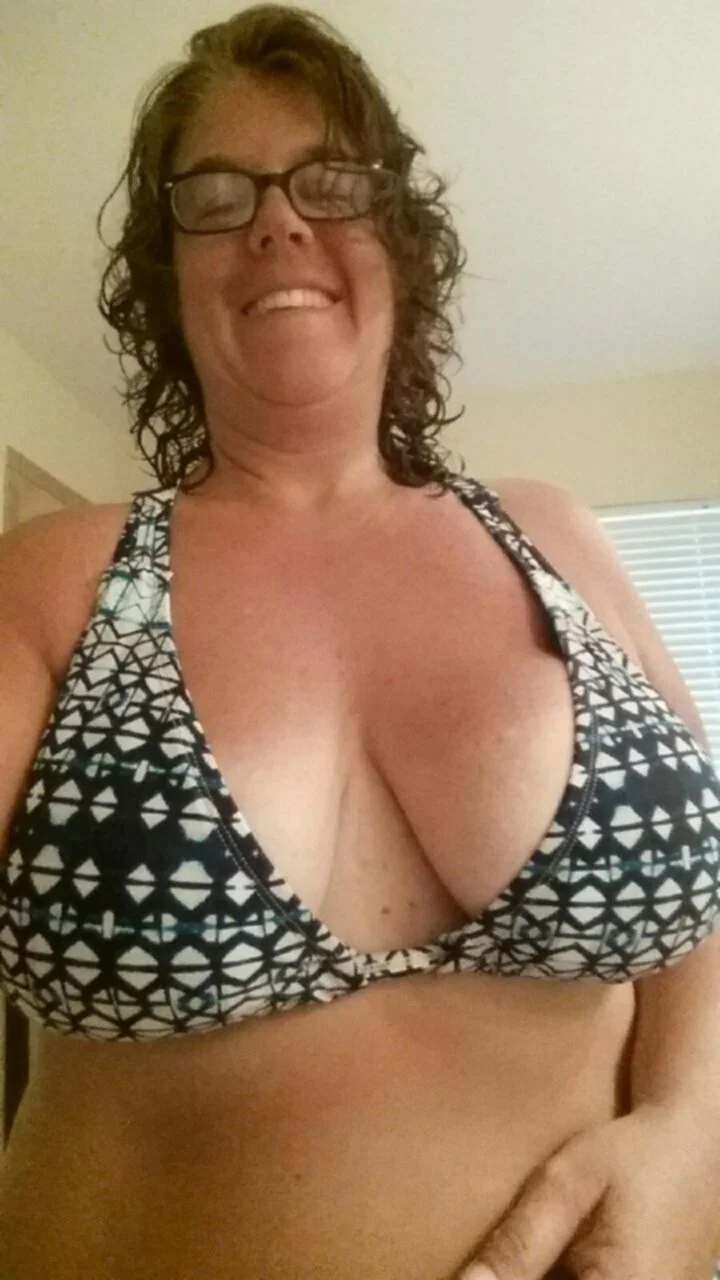Milf Bra Fetish? image 4