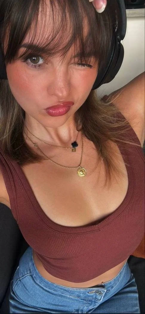 Laura, 21 French slut image 13
