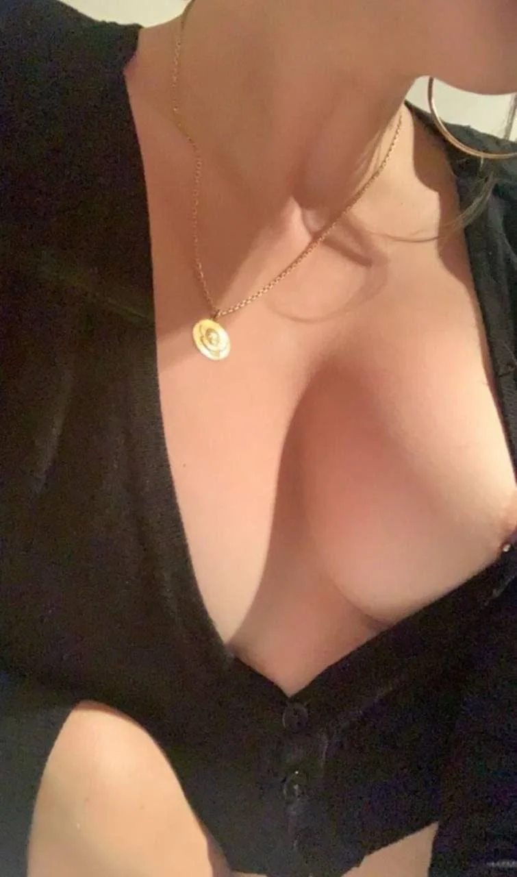 Laura, 21 French slut image 27