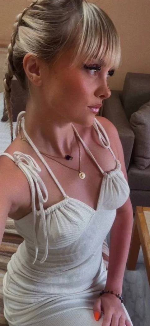 Laura, 21 French slut image 37