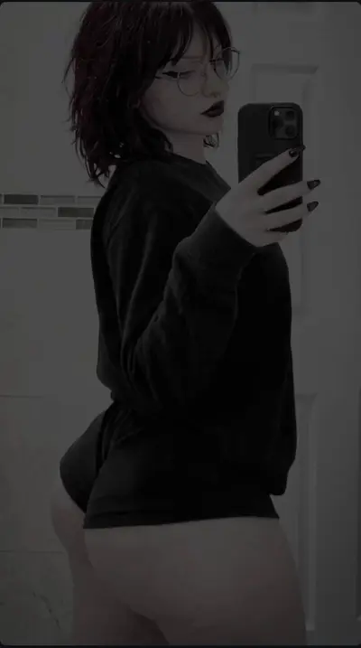 Lo buena que está la trola por dios cover image