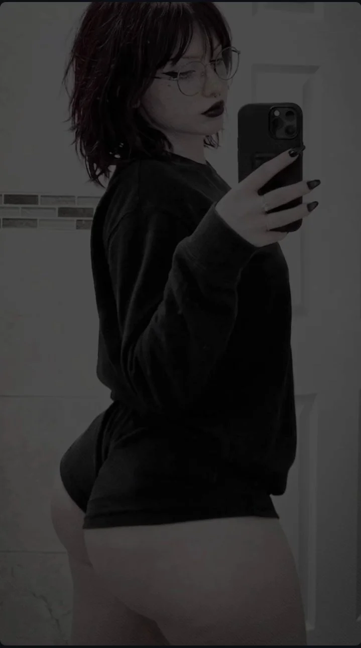 Lo buena que está la trola por dios main image