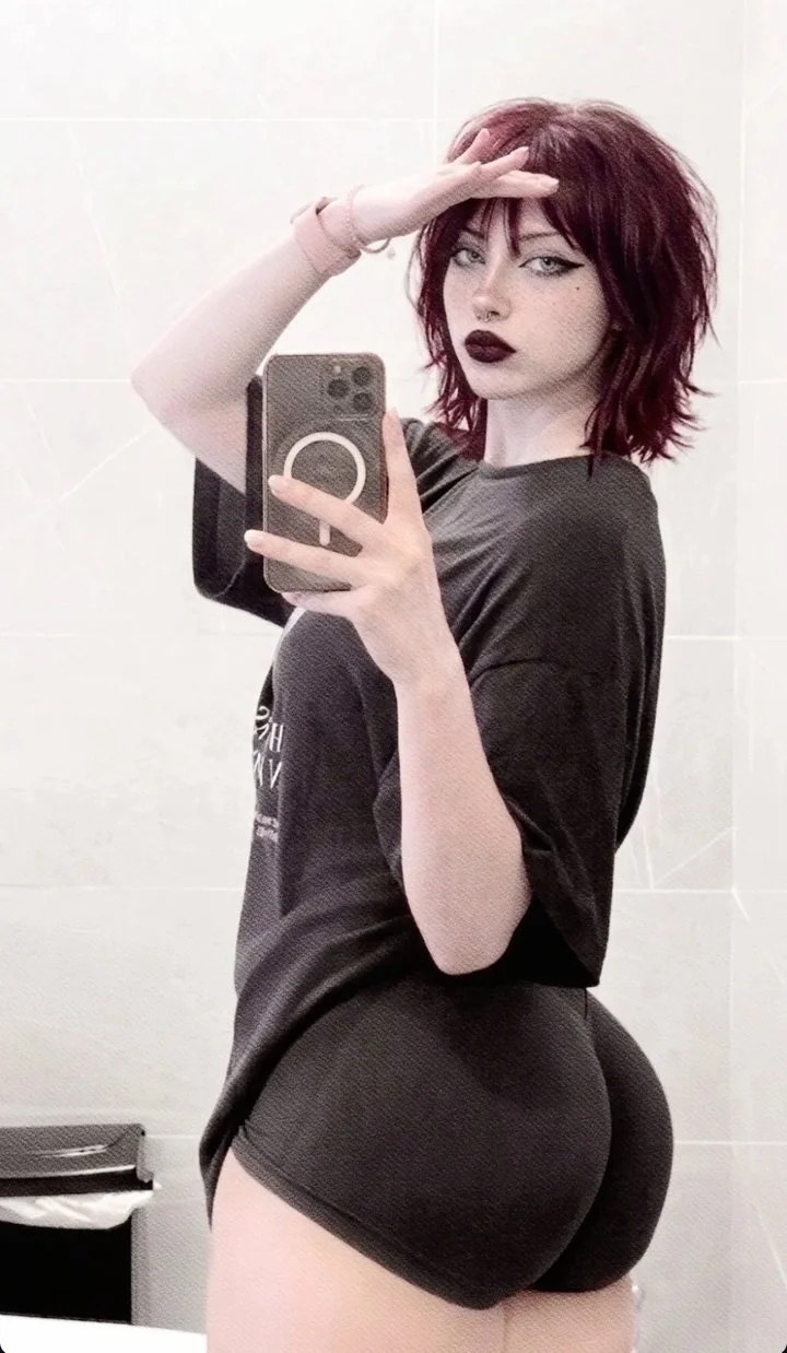 Lo buena que está la trola por dios image 6