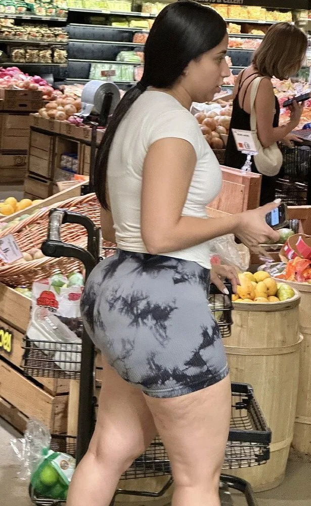 CULO GORDO COMPRANDO image 2