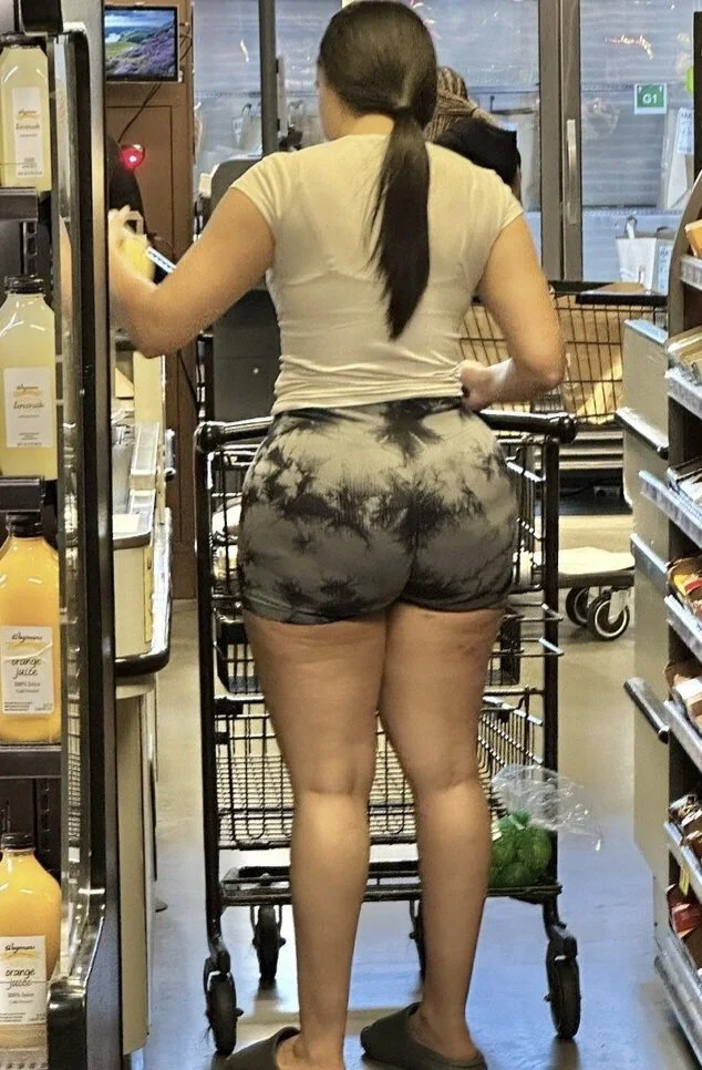 CULO GORDO COMPRANDO image 7