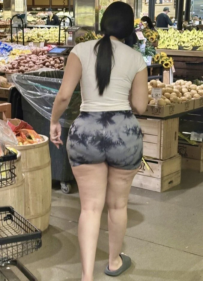 CULO GORDO COMPRANDO image 8