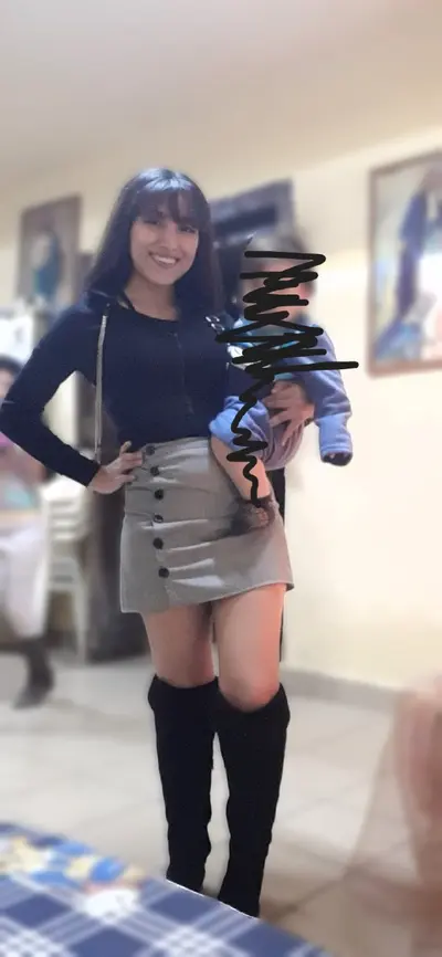 Madre soltera vende pack para comprsr pañales cover image