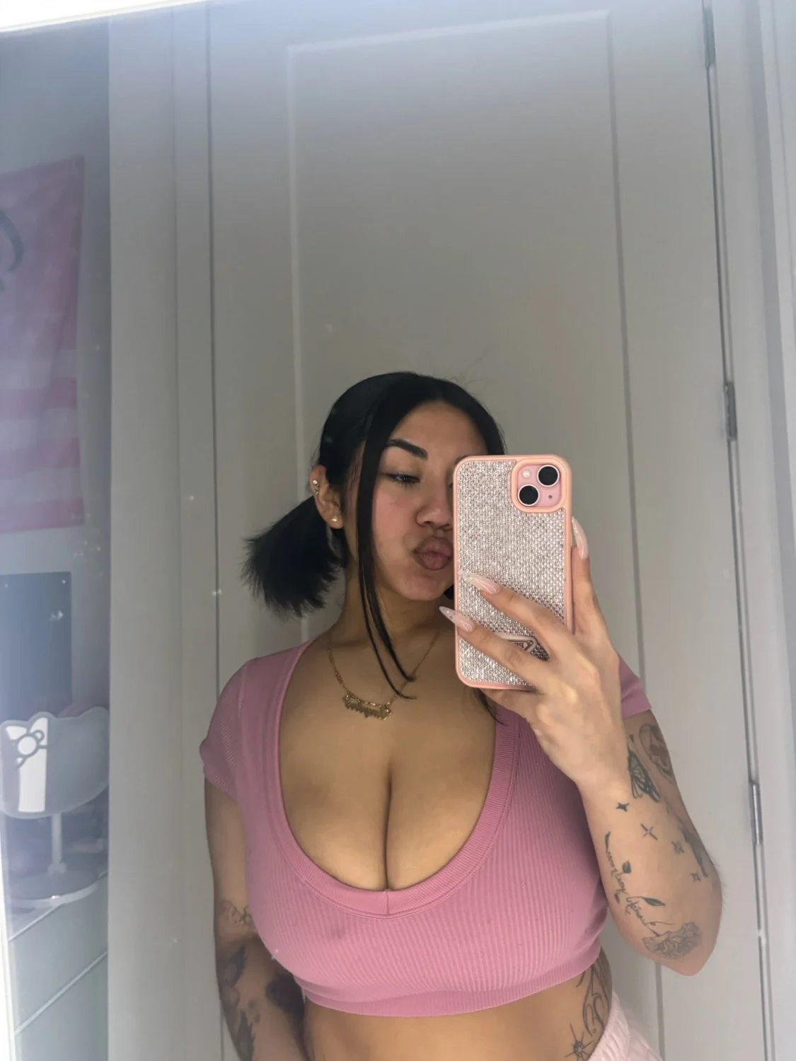 Huge tits Latina main image