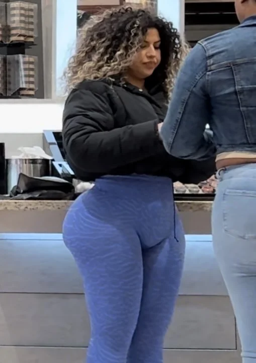Rabão colossal da maquiadora gostosa do Shopping. image 18