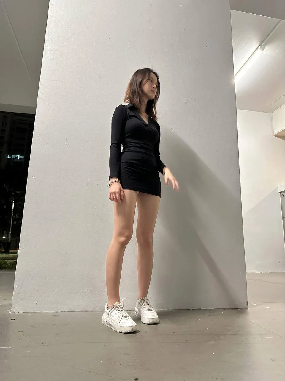 xmm sg singapore loves to tease in public at the lift lobby image 10
