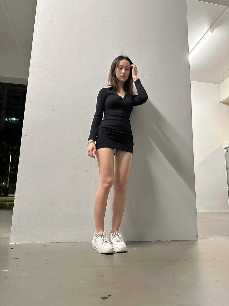 xmm sg singapore loves to tease in public at the lift lobby image 13