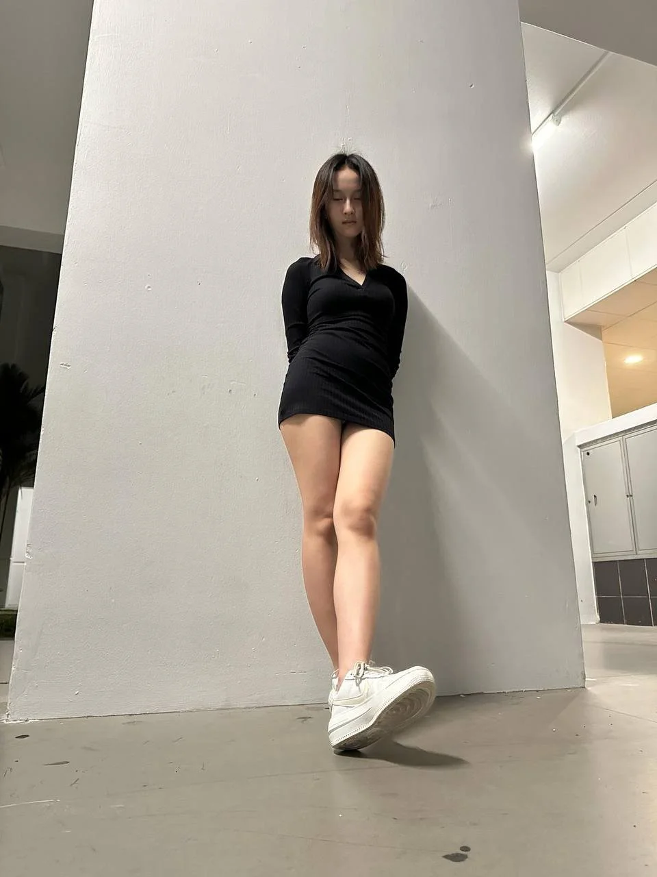 xmm sg singapore loves to tease in public at the lift lobby image 14