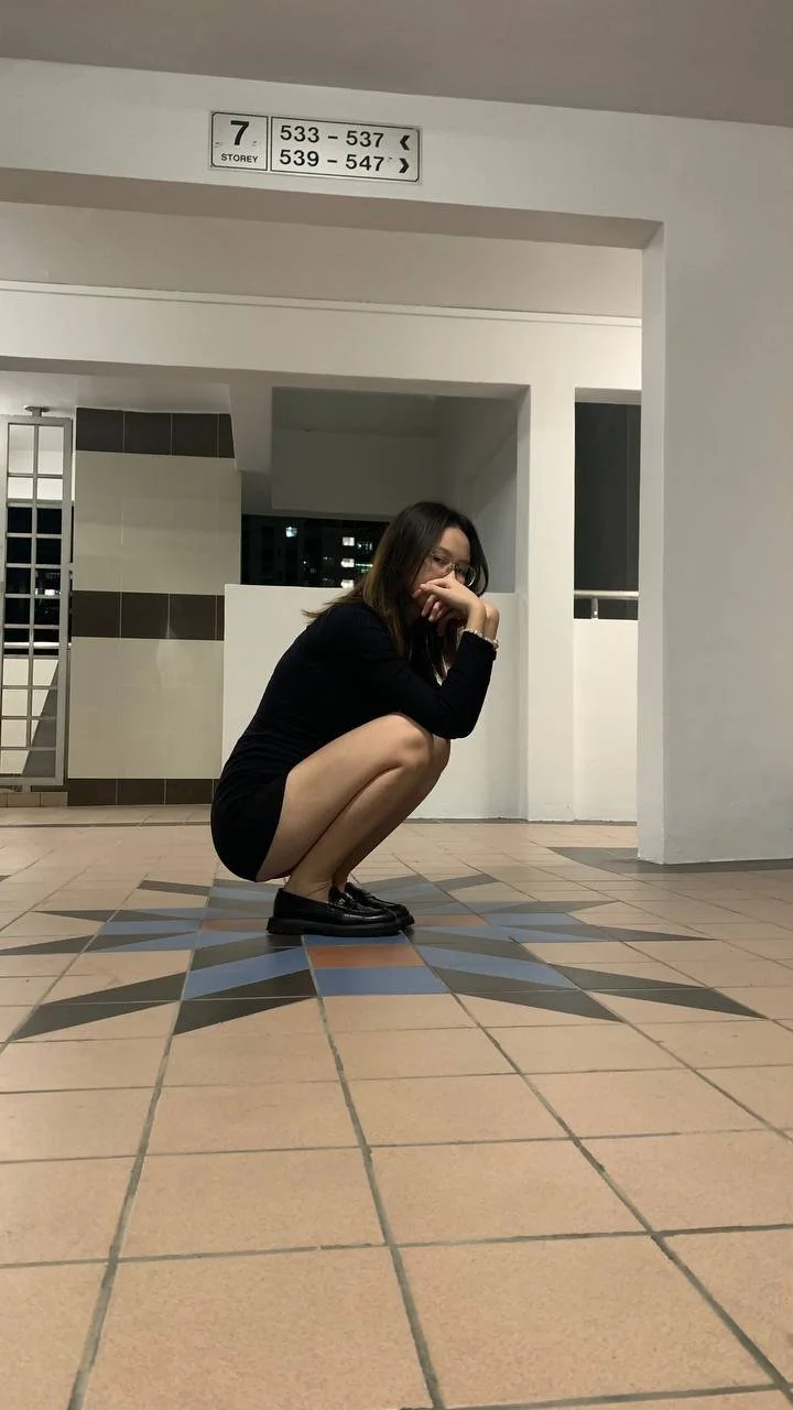 xmm sg singapore loves to tease in public at the lift lobby image 15