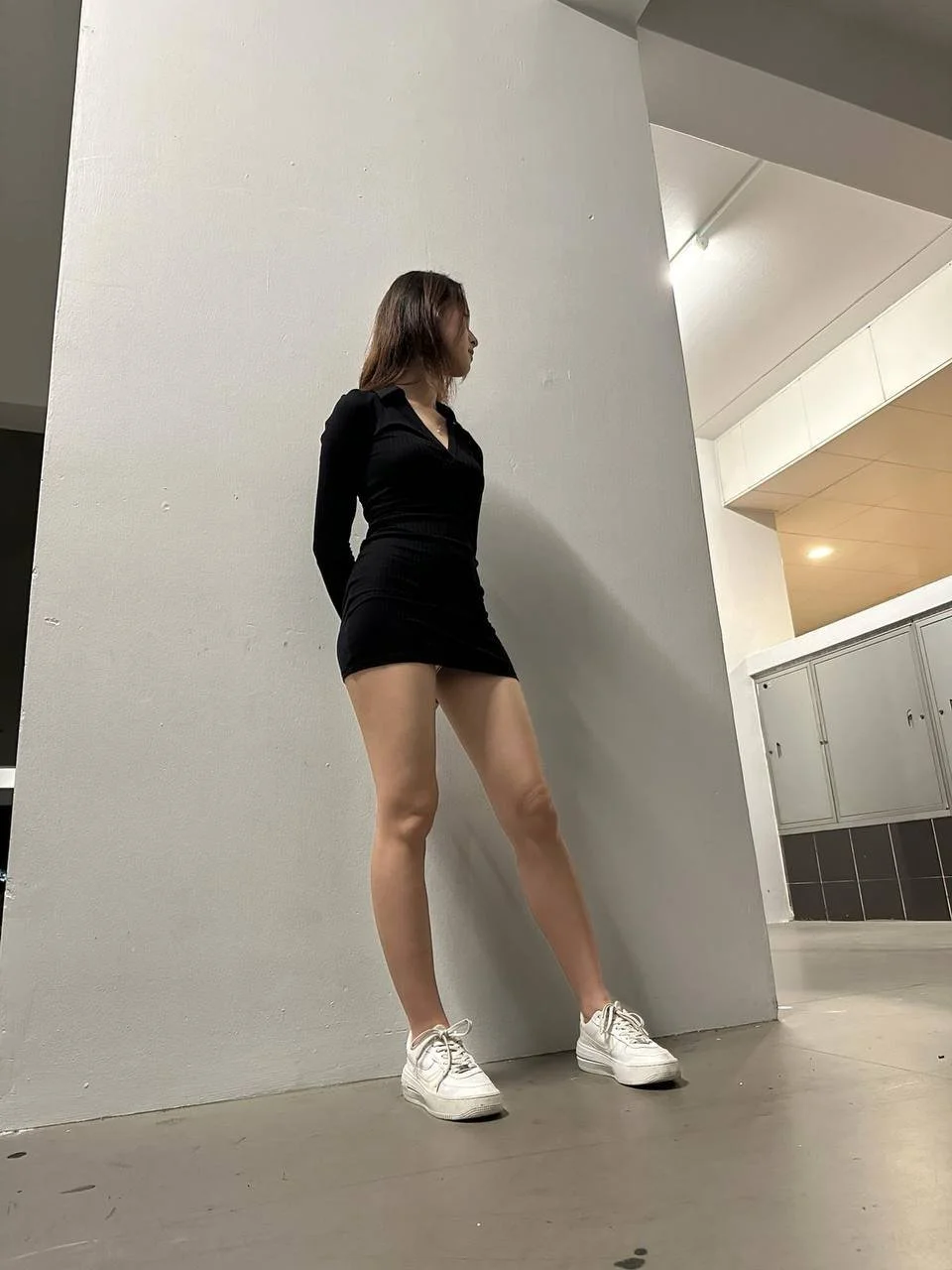 xmm sg singapore loves to tease in public at the lift lobby image 24