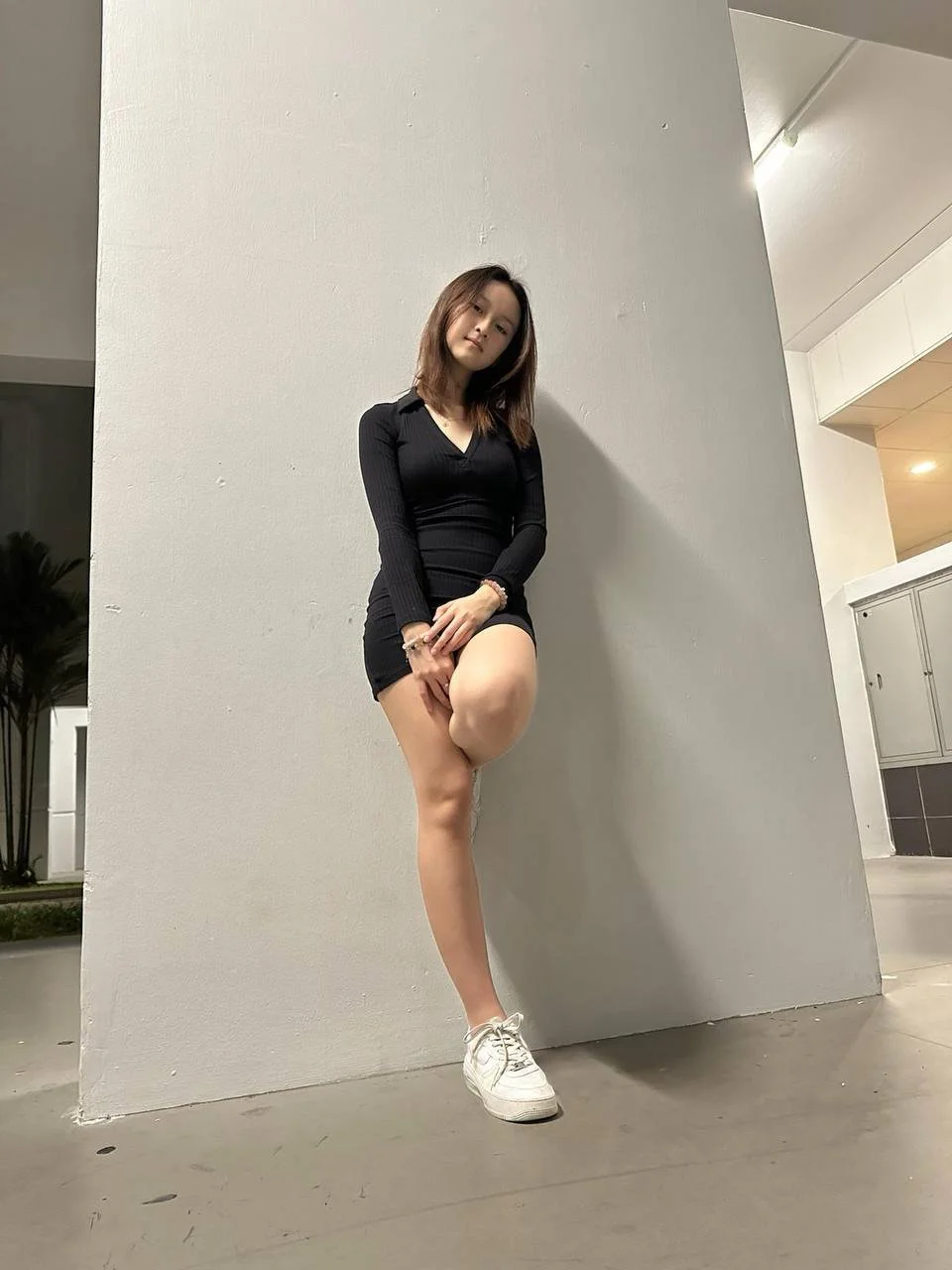 xmm sg singapore loves to tease in public at the lift lobby image 26